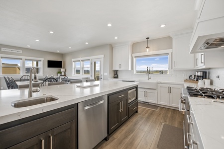 Persimmon Hill-Kitchen