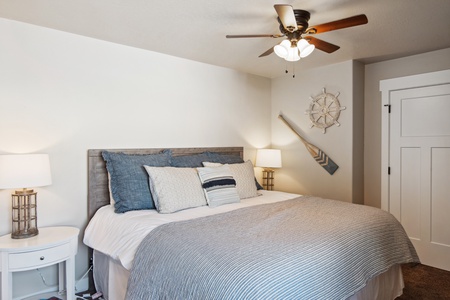 Golden Gable Lodge-Bedroom