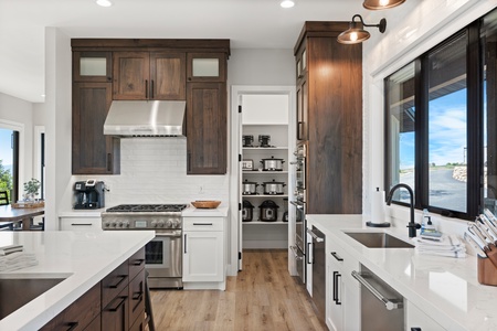 100 Acre Loge-Kitchen with pantry (Main Floor West Center)