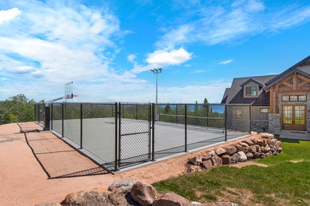 100 Acre Lodge-Private Sports Court (West Side of home)