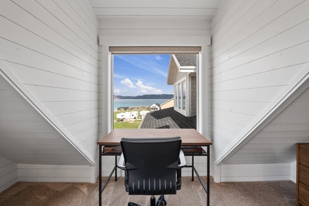 Persimmon Hill-Loft bedroom desk