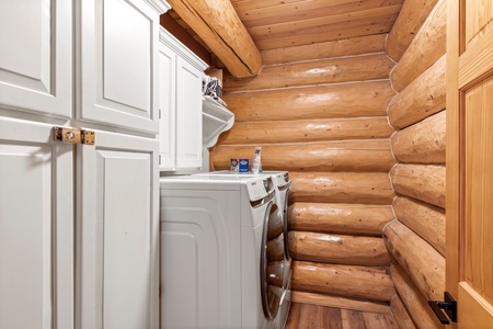 Green Canyon Chalet-Mud Room/Laundry Area