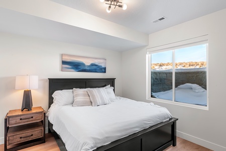 Bluffs at Blue Sage-Bedroom #7 with 3/4 Ensuite(Downstairs North Center -sleeps 4)