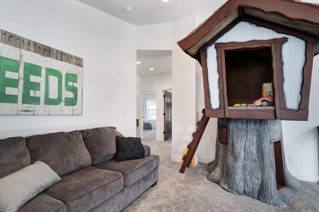 Cedar Farmhouse-Treehouse and seating area (Upstairs West Center)