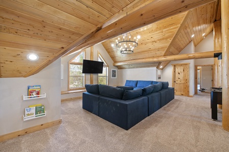 Mini-Papa Bear Lodge-Loft Family Room and Game Area (Upstairs Center)