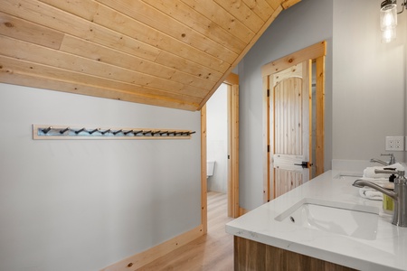 Ranch-House_Upstairs-Bathroom_1