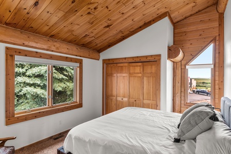 Green Canyon Chalet-Upstairs Bedroom King (NW Corner)