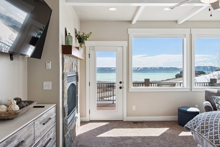 Golden Gable Lodge-Family Room with outside entrance to patio (Downstairs)