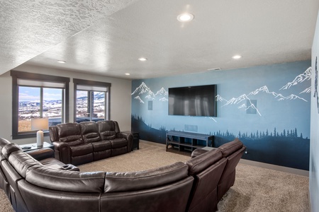 Polaris Peak-Family Room with Billiards, Skee Ball and Foosball (Downstairs-South)