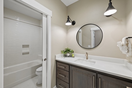 Persimmon Hill-Full bathroom