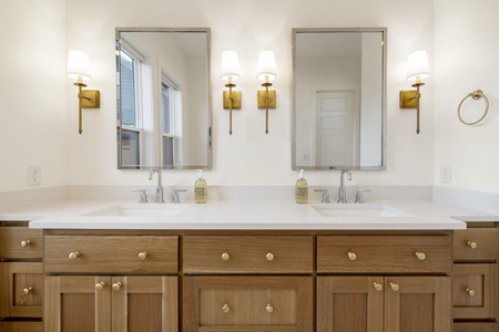 Black Timber Lodge-Master Ensuite Double Sinks