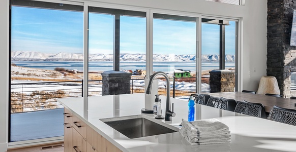 Bluffs at Blue Sage-Kitchen Sink and Views of Lake