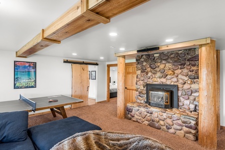 Green Canyon Chalet-Basement Theater Room with Ping Pong Table