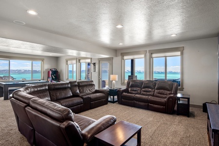 Polaris Peak-Family Room with Billiards, Skee Ball and Foosball (Downstairs-South)