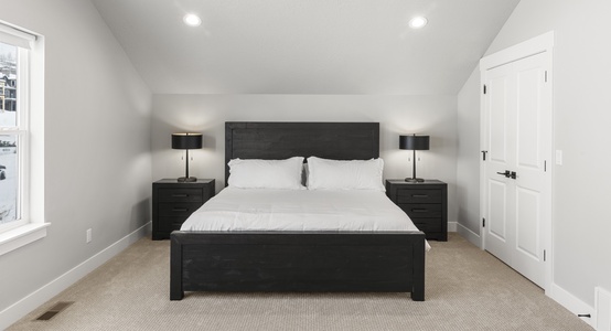 Harbor Haven-Master Bedroom with 3/4 Ensuite (Upstairs NW)