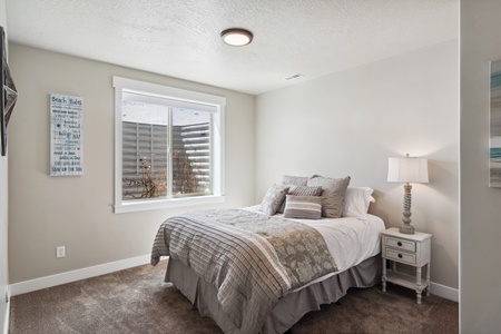 Golden Gable Lodge-Bedroom (Downstairs)