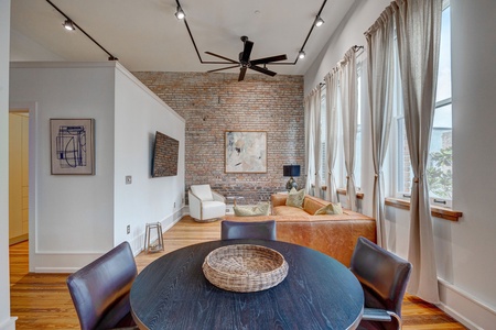Unit 4 Dining:Living