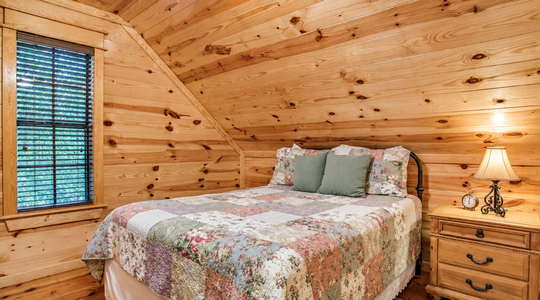 fireside-lodge-bedroom-floral