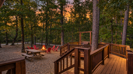 fireside-lodge-deck-yard