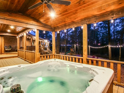 LaidBackinthePines-hottub_940