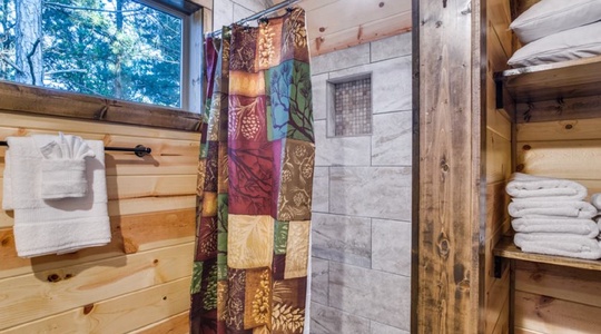 StonePineHideaway-bunkbathroom1_940