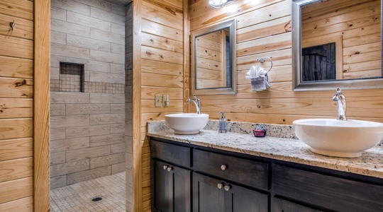TAN_bathrooma1_940