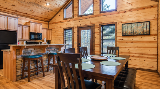 Heavens_trail_dining
