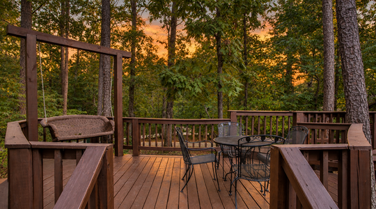 fireside-lodge-deck-dining-swing