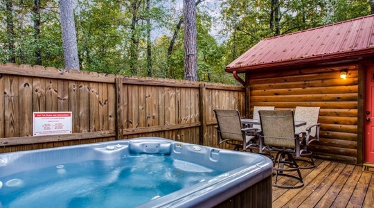 Lone-Star-940x705-hottub1