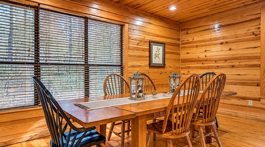 always-shady-cabin-hochatown-ok-dining-room