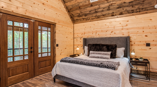 five-pines-upstairs-bedroom