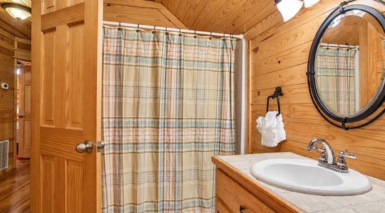 fireside-lodge-bathroom-tub