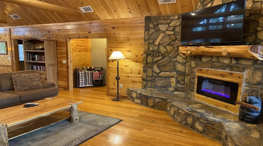 5 Living Room Looking at Primary