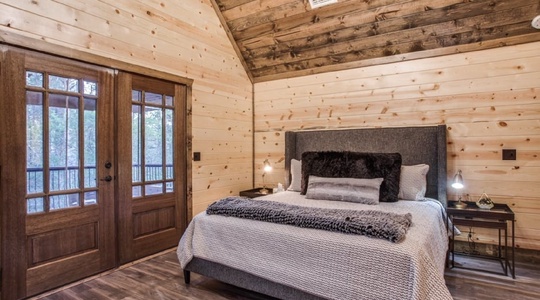 5-Pines-Upstairs-Bedroom