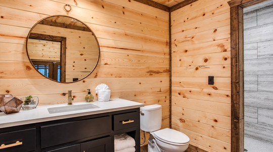 five-pines-upstairs-bathroom