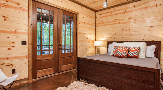 five-pines-downstairs-left-bedroom
