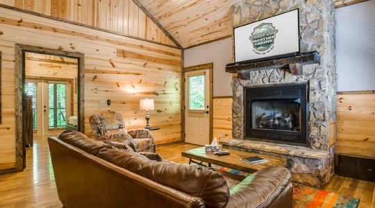 Creekview_living3_940