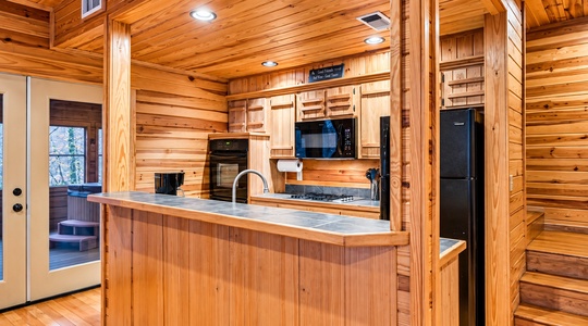 always-shady-cabin-hochatown-ok-kitchen