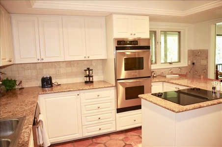 The spacious kitchen has everything you need.