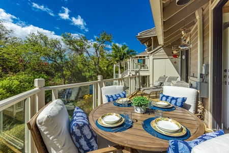 Lanai overlooking golf course with seating for 4.