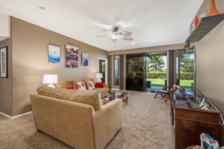 Living area with lanai access