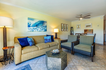 Open living space with plenty of seating for your O'hana!