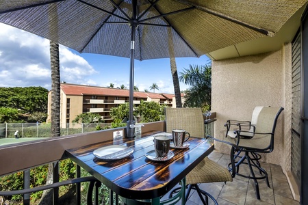 Enjoy El Fresco Dining under Covered Lanai Table