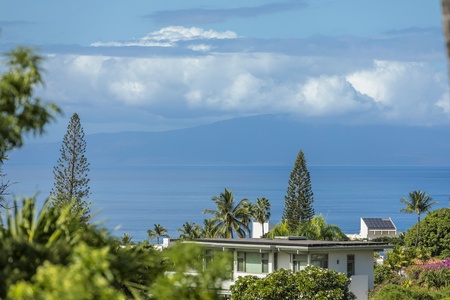A view of neighboring Kahoolawe island from the lanai.