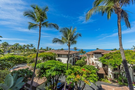 Sip and relax with ocean and Kahoʻolawe views from the lanai