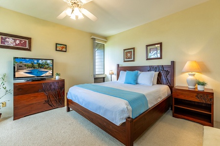 King size bed in the bedroom
