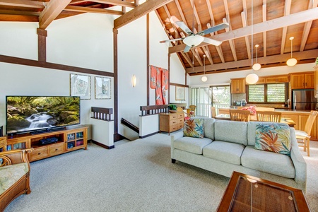 Open and spacious with dining and living space for 6 guests