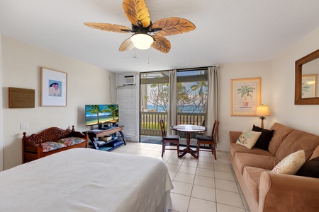 Studio access to lanai with ocean views
