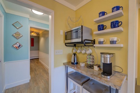 Coffee bar-kitchen
