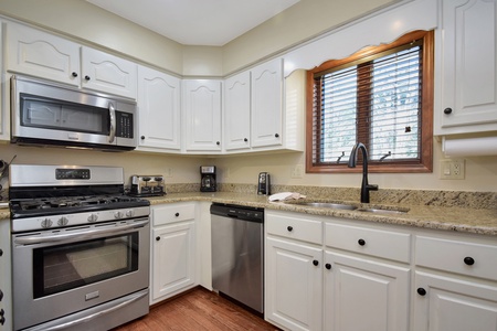 BW4_Kitchen1_med